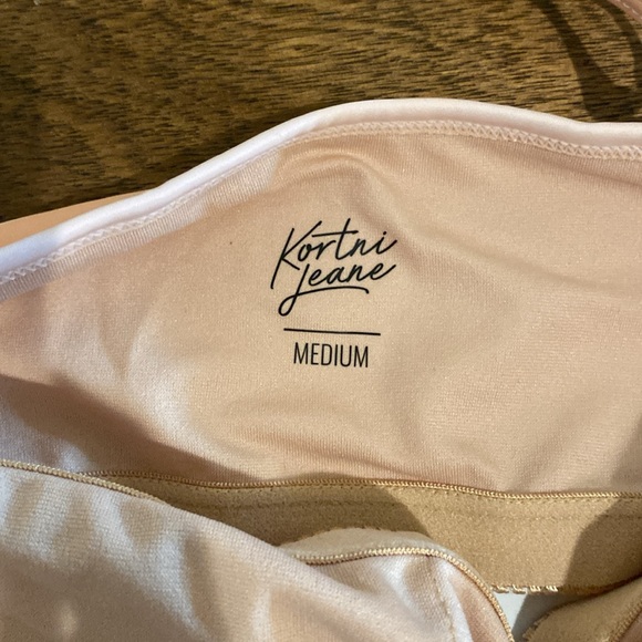 NWOT Kortni Jeane v crop top - Picture 2 of 2